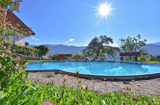 bauernhof-mit-schwimmbad-suedtirol